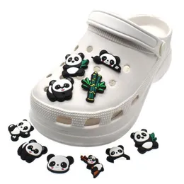 Sko delar tillbehör söt tecknad panda clog charms pvc shoecharms spuckle diy dekoration gåva drop leverans serie slumpmässigt