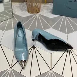 Pointed fine heel iron toe triangle mark women's single shoes Star style fashion comfortable single shoes design platform designer factory shoebox