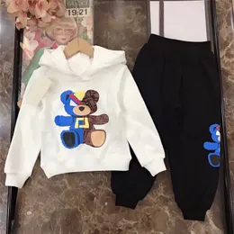 Klasik erkek çocuk giyim setleri tasarımcı bebek çocuklar yuvarlak boyun set karikatür mektup baskı kış kapüşonlu kazak pantolon giysileri takım elbise 6 stil