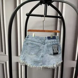 2024 KSUBI KRÓTKI KSUBI JEANS KOBIETA SKURTA KOBIETA PROJEKTOWANIE UBRONIA NOWA KOCHA NIERODZENIA NIEREMITALNA RAW HEM Personalizowana dżinsowa spódnica GOTH 207