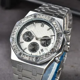 Мужские часы Роскошные дизайнерские спортивные кварцевые часы с ручной вставкой с бриллиантами Водонепроницаемые светящиеся радужные бриллианты Кварцевый механизм Без коробки