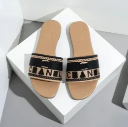 Luxury Embroidered Fabric Slide Slippers Designer Slides For Women Summer Beach Walk Sandals Fashion Low heel Flat slipper Shoes Size 36-42 63