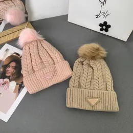 Vinterstickad mössa för kvinnor tjocka stickor kvalificerad designer tjock varm motorhuv beanie i mode färg hatt behåll varm hatt mössa