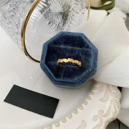 Geometrisk blommönster Design Ring Brasilien Ryssland Retro Fashion Personlighet Titan Steel Gold Plated Ring för kvinnor Designer Ring