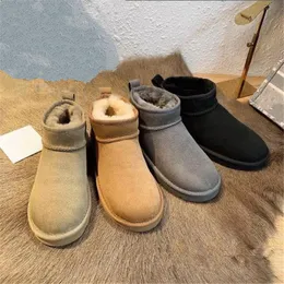 2023 Boots Hot Women Ultra Mini Snow Boots Soft Soft Moving Sheepskin حافظ على أحذية دافئة مع حقيبة غبار لبطاقة الأبراج الجميلة أحذية الشتاء