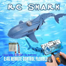 Electric RC Animals RC Shark Whale Spray Water Toy Fjärrkontrollerad båtfartyg Submarine Robots 30W HD Pool Toys Kids Boys Children 230801