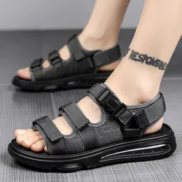 Sandalet 2023 Yaz Günlük Düz Alt Erkekler Spor Moda Açık Hava Anti Slip Rahat Çok Yönlü Katı Ayakkabılar Erkekler
