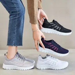 Tênis de corrida respirável feminino preto branco azul rosa cinza tênis estilo de vida aceito designer de moda casa famoso macio ao ar livre Trainer sapato feminino