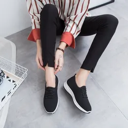 منصة نساء مشي الشبكة القماشية Runvas Shoes 2023 Top Fashion Womens Designer Laiders Triple Black Red Outdoor Showging Sneakers Free Shipping Sneakers