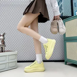 Кроссовки обувь женщин лучшая кожаная платформа женщина модель дизайнерские девчонки бежевые желтые серого цвета на открытом воздухе женские шнурки