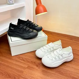 2023 Kostenloser Versand Frauen Freizeitschuhe Leder Plattform Mode Designer Sneakers Triple Black White Damen Mädchen Schnür-Loafer Sporttrainer 35-40