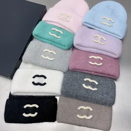 Sistema di colori Monet Tinta unita Capelli di coniglio Cappello lavorato a maglia Autunno e inverno Caldo spesso Moda Flap Ricamo Cappello di lana Tendenza giovanile Cappello impilato stile 10