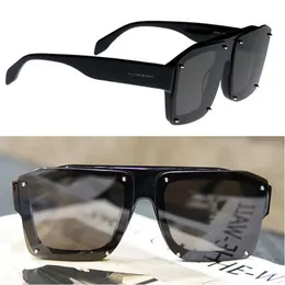 Óculos de sol quadrados para homens, óculos de sol de máscara facial retangular com tachas de metal e lentes embutidas para mulheres elegantes, armação preta, óculos casuais