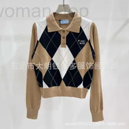 Women's Polos Designer P Family's Early Autumn New POLO Collar Plaid Sweater British Academy Style Contrast Color Diamond Versatile Pullover Knit PL6Z