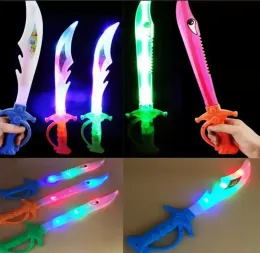 Glödande lyser upp Shark Sword Kids Toy 15 tum leksak blinkande LED-lampor Buccaneer Swords Halloween Dress-Up Costume Accessories LL