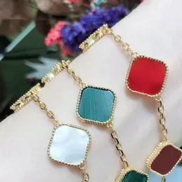 Designer smycken fyra bladklöver armband guld armband för kvinnor män charm blommakedja manschett par systrar turism och fritidsgata modedesigner armband