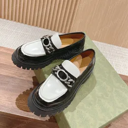 최고 플랫폼 로퍼 2023 New College Style G Chain Round Toes Loafers 여성 드레스 신발 신발 신발 신발 신발 고급 디자이너 로퍼 가죽 캐주얼 신발 크기 35-40