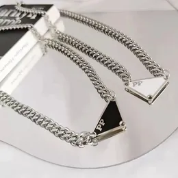 Designer collana in argento designer di gioielli per donne triangolo lettere amore uomini punk alla moda cool street pendenti collane catene da donna gioielli di lusso prad