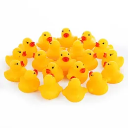 Baby Bath Water Duck giocattoli Mini anatre di gomma gialle galleggianti con suono Doccia per bambini Nuoto Spiaggia Gioca giocattolo