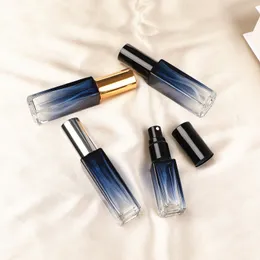 Partihandel 5 ml 9 ml fyrkantig gradient blå glas spray tom flaska med aluminiummunstycke för parfymunderpackage