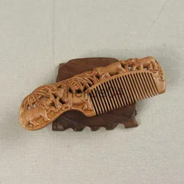 Hair Brushes Natural Peach Wooden Comb Handmade Decorative Carved Pattern Hollow Out Handmade Wooden Portable Girl Gift Massage Hair Combs x0804