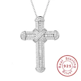 Pendanthalsband 925 Silver Exquisite Bible Jesus Cross Halsband för kvinnor Män Crucifix Charm Simulerade Platinum Diamond Jewelry N028 230804