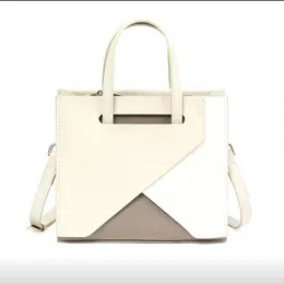 2023 Новый первый слой модной тренд модный тренд Crossbody Bag Кожаная роскошная сумка для женской сумки для плеча вся сумочка матча