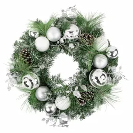 Corona de agujas de pino verde con piñas y adornos navideños de 24 pulgadas sin iluminación