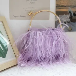 Bolsos de noche Minimalista y fresco Pelo de avestruz Hada Bolso de mujer Pluma de mano Cadena de perlas Banquete de boda 230804