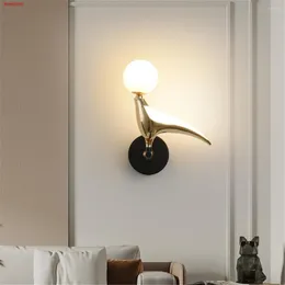 Lampada da parete Design italiano Luxury Bird Glass Ball Led per Villa Bagno Corridoio Scale Comodino Sconce Loft Decor Apparecchi di illuminazione