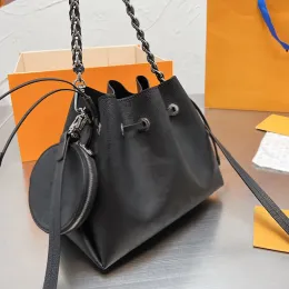 革のショルダーバッグ女性ハンドバッグデザイナーベラドローストリングバッグコイン財布