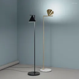 Lampy stołowe Nordic Marble LED Floor Modern proste żelaza oprawy sztuki do salonu sypialnia domowa dekoracja narożna światła stojące