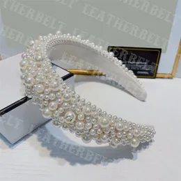 Luksusowe opaski perłowe metalowe litera opaska do włosów Designer Elastic Pearl Hair Hoop Akcesoria mody