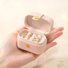 Ювелирные коробки мини -портативная небольшая сумка для хранения простые кожаные кольцевые сережки с серьгами для ящика Организатор Подарок 230803