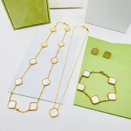 Söt romantisk skåpbilklöver halsband för kvinnor hänge halsband designer smycken örhänge armband 18k guld pläterad rostfritt stål pärlemor 10 blommahalsband