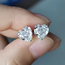 팬시 보석 10K 14K 18K 3 발톱 솔리테어 하트 모양 7.5x7.5mm Moissanite 나사 스터드 이어링