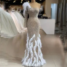 Vestidos de formatura de penas com miçangas e miçangas Vestido de noite sereia de um ombro mangas compridas Mangas compridas Luxo Celebrity Pagean310V