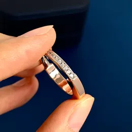 Pierścienie klastra marki designerskiej Kobiety Sliver Lock Band Pierścień męski Luksusowa złota biżuteria T Pierścienie Pierścienie