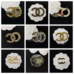 Klassische Designer-Perlenbroschen, modische Unisex-Brosche mit Doppelbuchstaben-Anhänger, Pullover-Anzug, Anstecknadel, Kleidung, Schmuck, Accessoires
