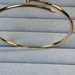 Dünnnagelangle Diamant Sterling Silber Silberrohr aus goldplattiertem Öffnungsmethode stimmt mit der offiziellen Produkt -Armband -Theke der Damenkompetenz überein