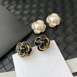 Pirinç Marka Tasarımcısı Crystal Stud Luxury Women 18k Altın Küpe Küpe Bakır Cazibesi Geometri Yuvarlak Kulak Dairesi Kadın Düğün Takı