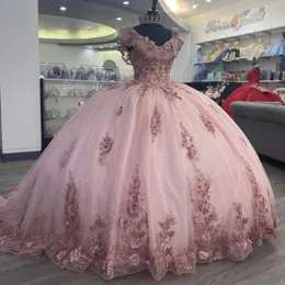 Pink Shiny Sexy V-hals QuinCeanera Dresses Ball Gown Pärled spets 3Dflower från axel söt 16 klädfest klänning vestidos de 15 anos