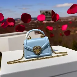 2023 Новая дизайнерская сумка Синяя сумка из воловьей кожи Роскошный бренд Модная женская сумка через плечо и сумка через плечо Маленький простой внешний вид Дизайн Роскошная сумка Бесплатная доставка