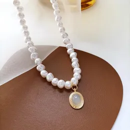 Choker French Sweet Temperament Oregelbundet Imitation Pearl Necklace Female Summer Oval Pendant 2023 Model