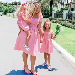 Passende Familienoutfits Sommer-Mama und Tochter-Familienlook Pink Bubble Kurzarmkleid Kleidung für Mama und mich Lässige passende Familienoutfits 230804