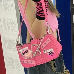 Torby wieczorowe Y2K Różowe torba na ramię dla kobiet projektant łańcucha małe kwadratowe torebki fajne dziewczyna sling heart deco mini torebka pod pachami moda 230804