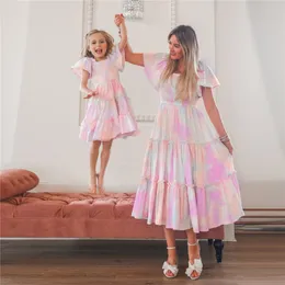 Family Matching Outfits Mother and Daughter Clothes Parent-child Long Skirt Pink Tie Dye Matching Family Outfits Big Swing Dress Puff Sleeve Long Dress 230804