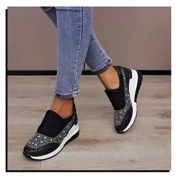 Jurk Schoenen Strass Sneakers Voor Vrouwen 2023 Nieuwe Lente Zwarte Slip-On Dames Casual Dames Sneakers Ademend Mesh Licht gevulkaniseerde Schoenen J230806