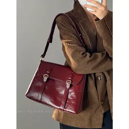 Bolsos de noche Bolso Mujer Retro Borgoña Senior Sentido de un Cien con el Mensajero Solo Hombro Crossbody 230804