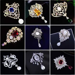 Pins Brooches 2022 Vintage AAA Cubic Zircon Pearl Broochpin Luxury JewelryTemperament Drop Shape Brooches for Women Geometic Pin Accessories HKD230807